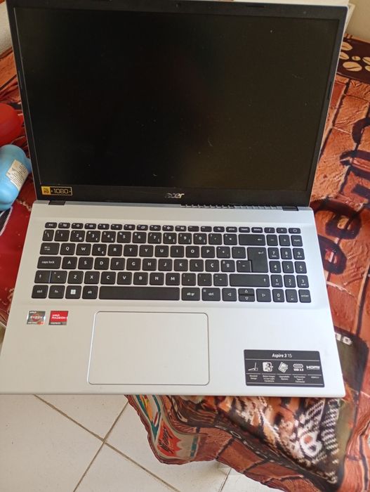 Portátil  Acer aspire3 15 polgadas   como novo usado uma  semana .