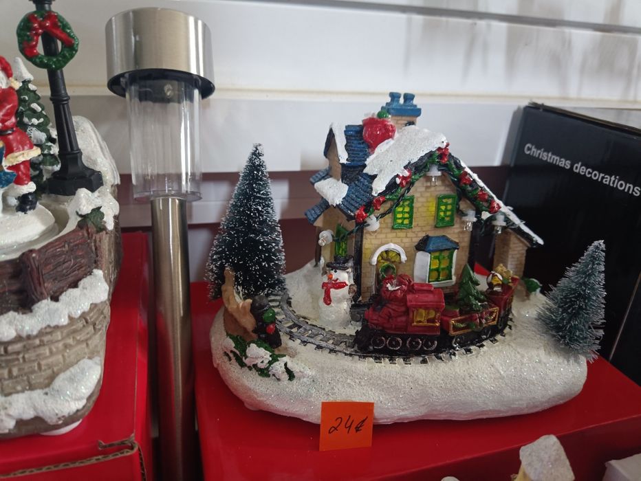 Cena de Natal Vila Casa casinha em resina decoração