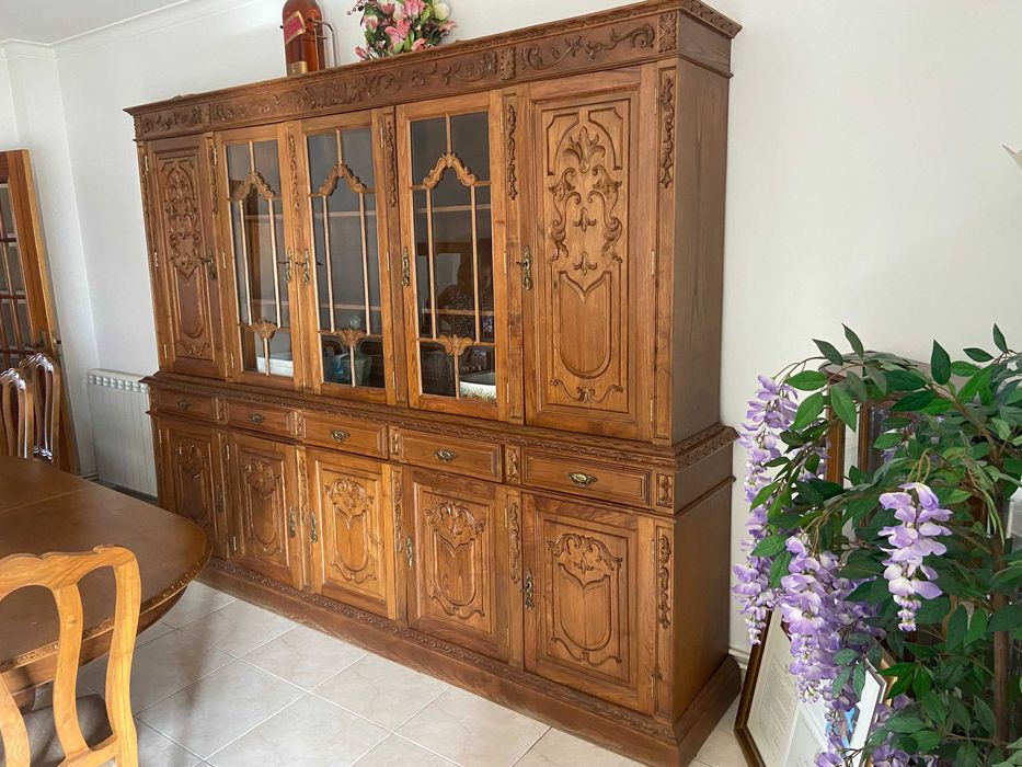 móvel de sala em madeira de castanho