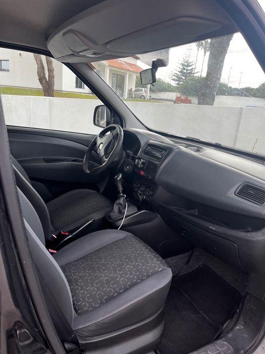 Fiat Doblò 1.3 Multijet (2011) – Inclui módulo camper amovível