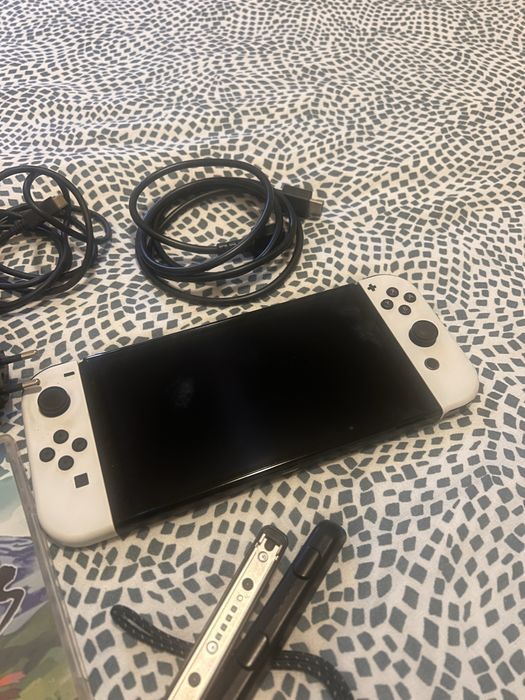 Nintendo Switch OLED + Pokémon Arceus