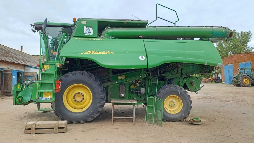 Комбайн зернозбиральний John Deere-9880STS