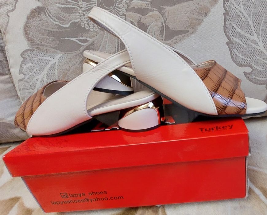 Босоніжки жіночі