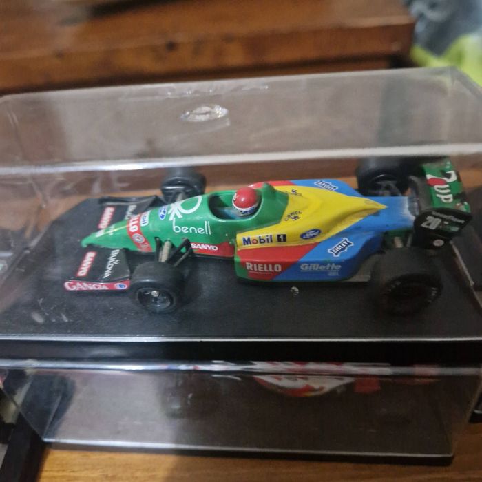 8 carros F1 antigos de coleção
