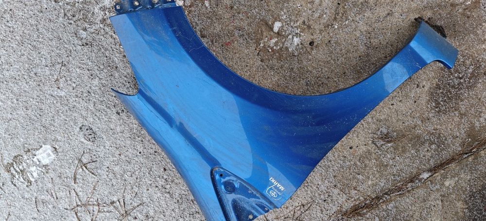 Błotnik prawy Toyota Yaris III niebieski