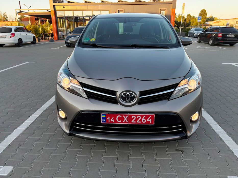 Toyota Verso 2014 року, 1.6 дизель 82 кВт, на гарній комплектації!