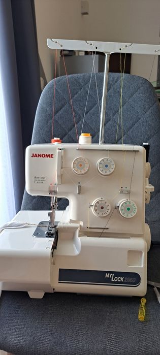 Оверлок, чотирьох нитковий, машинка швейна. Janome myLock 205D