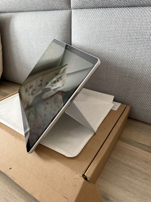 Nowy Microsoft Surface Pro Snapdragon  X Elite 16gb 512gb model: 2085