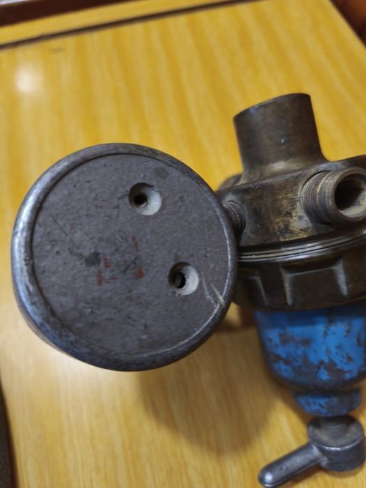 Кислородный редуктор, используемый для газосварки и резки.