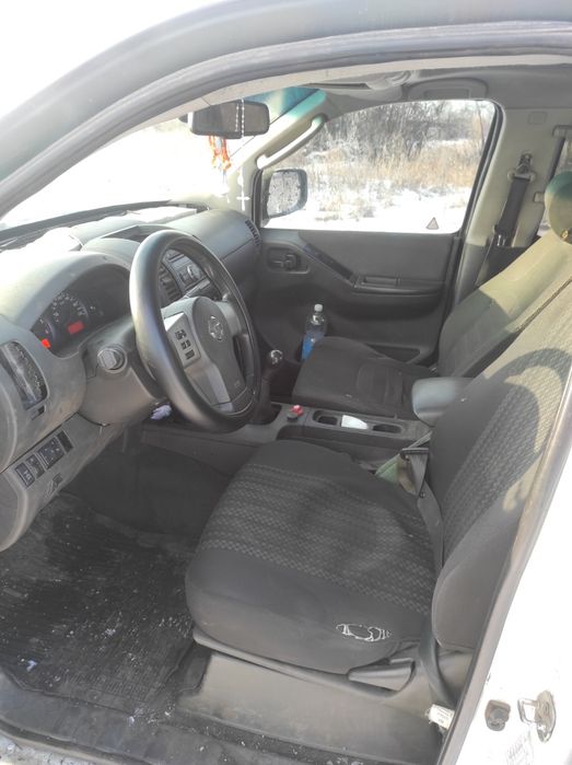 Продам нісан  навару в хорошому стані