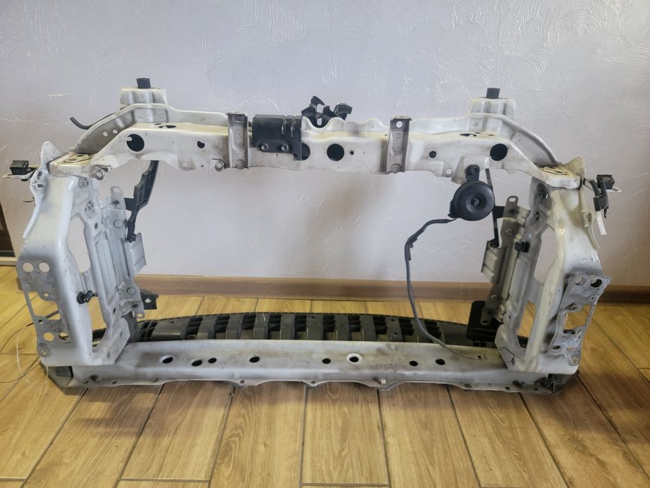 Передня панель /телевізор Toyota Verso S 1.33 2010-2016