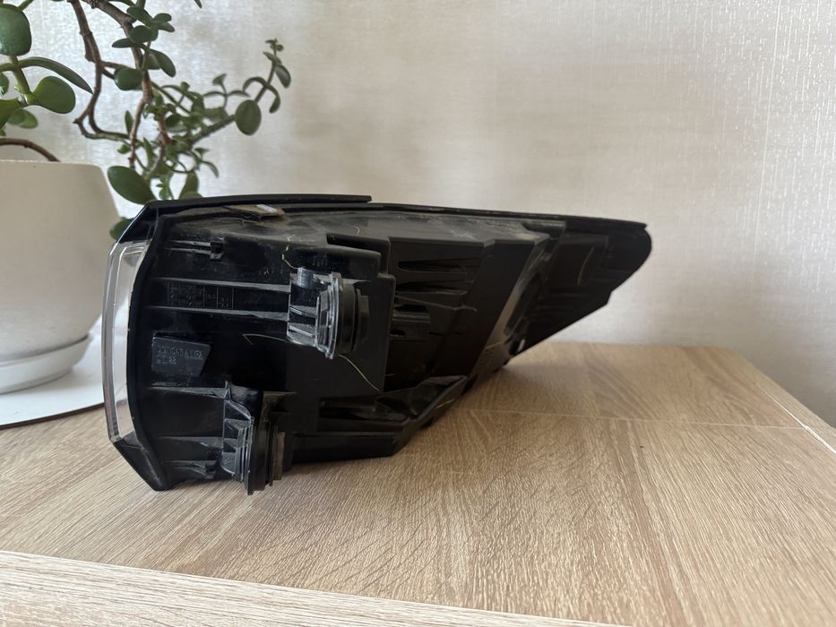 Vw id4 2023 usa задня фара