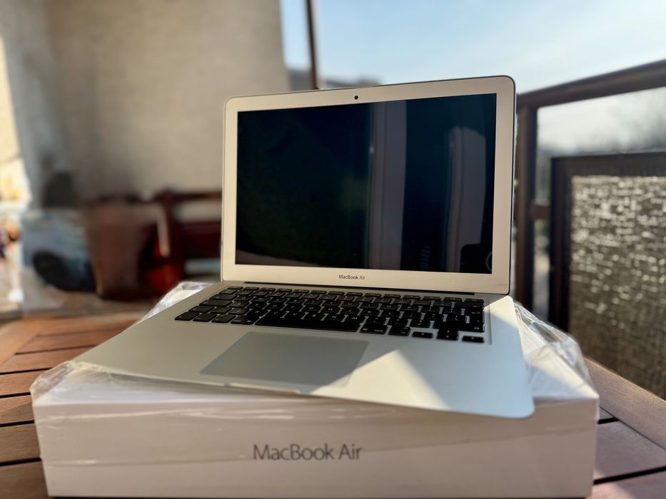 MacBook Air 13” 2017 i5 – idealny na studia! 214 cykli