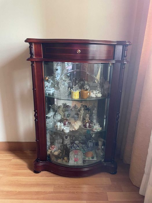 Cristaleira vitrina com gaveta e vidro curvo - 95x62cm