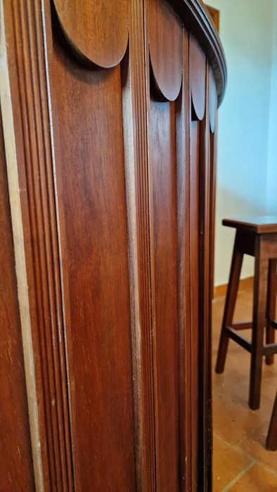 Balcão Bar e Garrafeira (em madeira)