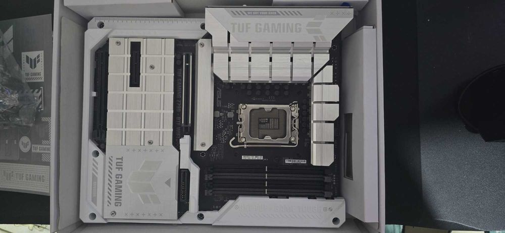 Motherboard ASUS Z790-BTF WIFI (Ler Descrição)