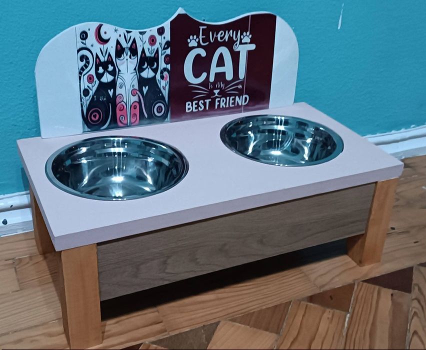 Comedouros em madeira para gatos