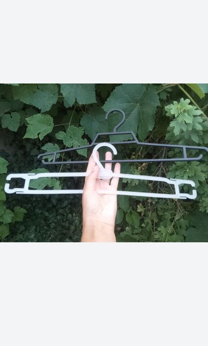 Продам вешалки новые