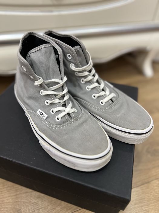 Високі сірі кеди Vans