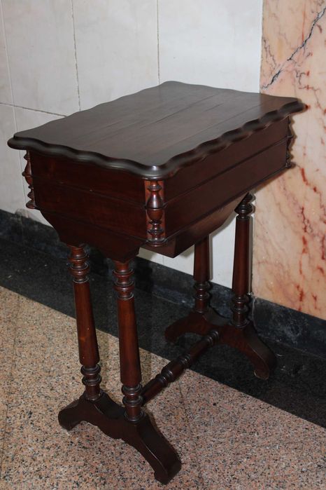Mesa trabalho\Costura Vitoriana, seculo XlX,