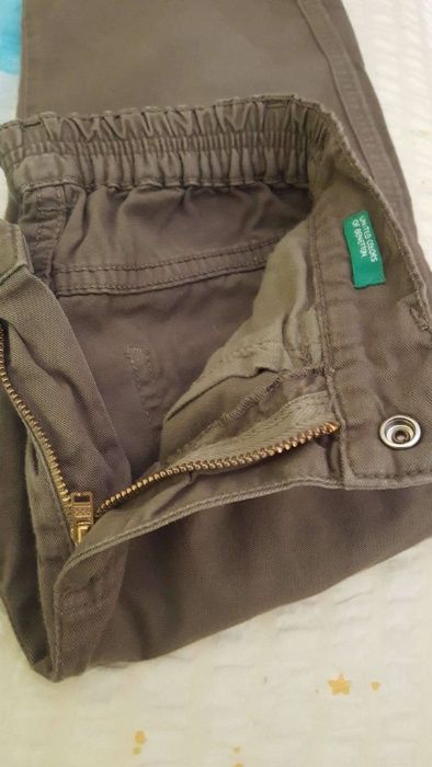 Calça 6 anos caqui como nova da benetton