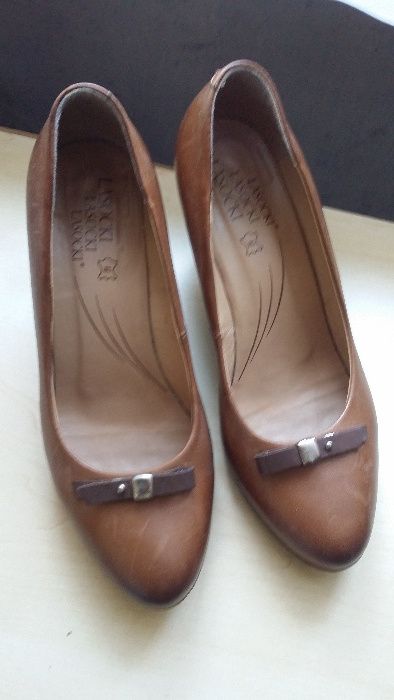 Czolenka skorzane Lasocki. Komfort.