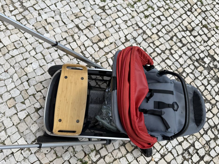 Carrinho modular Quinny Hubb Mono + banco plataforma Hubb madeira