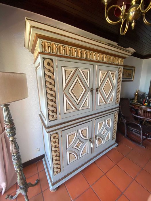 Armario Artesanal Baroco Seculo XVIII  - Madeira Maciça