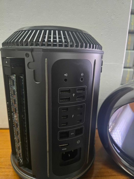 Apple Mac Pro "Trash Can" (Late 2013) | Intel Xeon | 16GB (ou 32) RAM | 251GB SSD