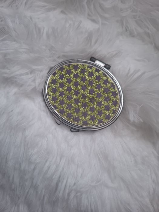 Lusterko przenośne zamykane do torebki srebrne w gwiazdki