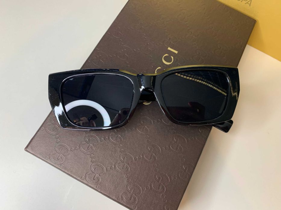Stylowe i eleganckie okulary B przeciwsłoneczne czarne
