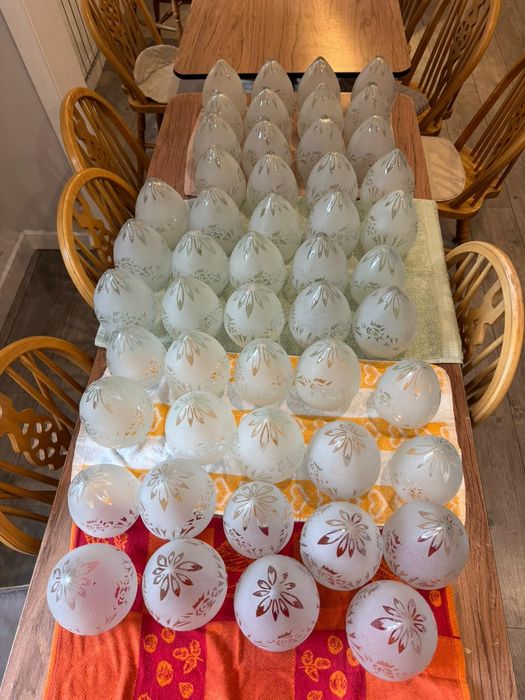 Klosz , kinkiet, żyrandol.