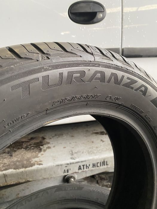 Pneus 215/55/17 Bridgestone Turanza T001