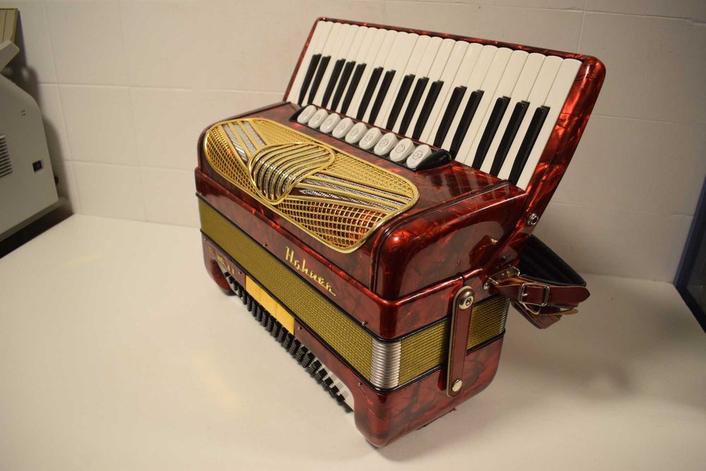 Acordeao hohner Cornelia III 3 voz. N 8