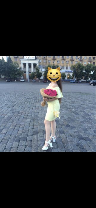 Сукня з відкритими плечима, плаття ніжно-жовтого кольору