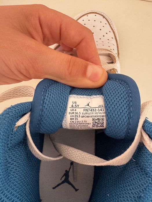 Jordan 1 azul e branco