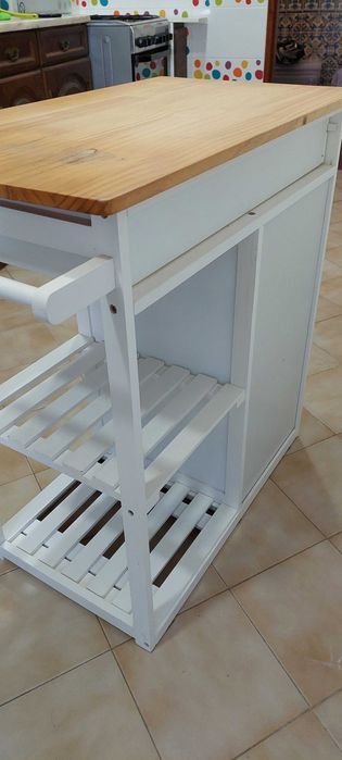 Móvel de apoio a cozinha