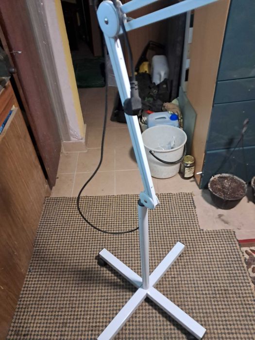 lampa z lupa kosmetyczna
