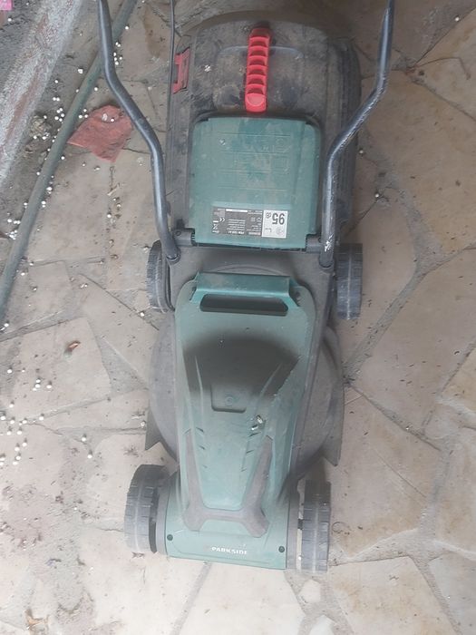 Máquina de cortar relva elétrica