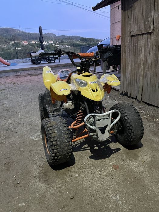 Moto 4 110cc pequena
