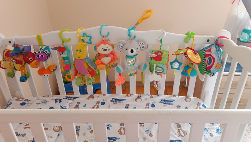 Іграшки, підвіски.