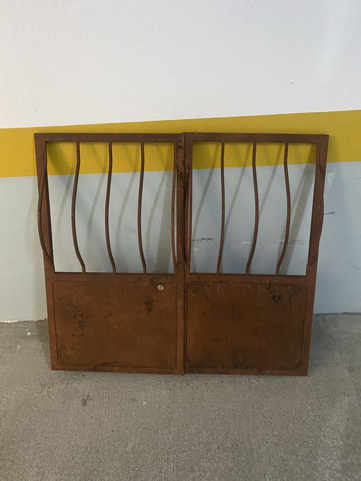 Portoes /novos ,nunca usados falta pintar