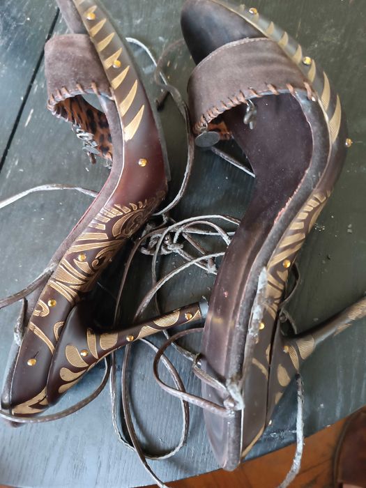 Продам босоножки женские Delly