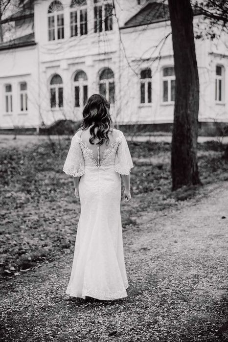 koronkowa sukienka ślubna Kaledonia