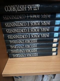 Vendo livros sobre história do nosso país, universal e continentes.