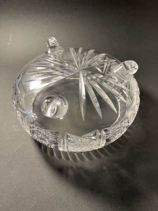 Kryształowa misa na nóżkach