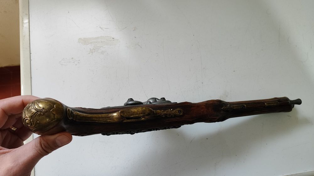 Réplica  antiga em bom estado