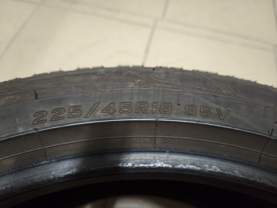 Зимові шини 225/45 R18 Falken