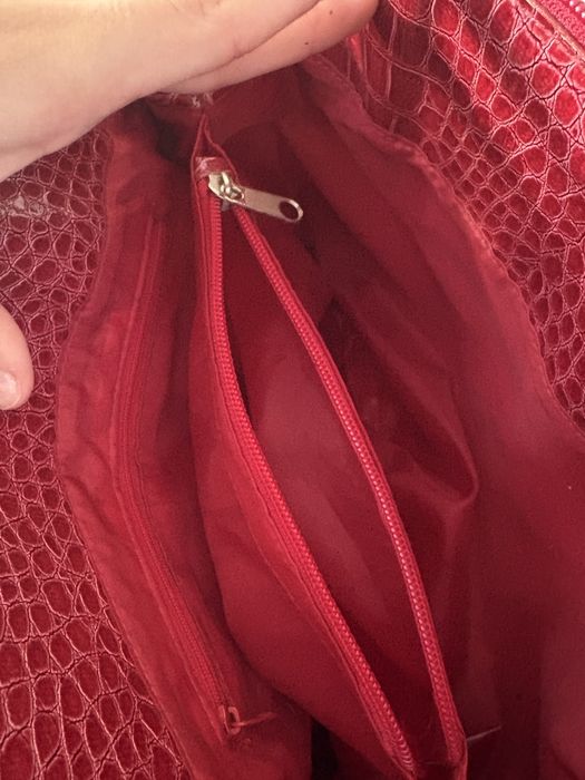 Червона сумка , стильна .