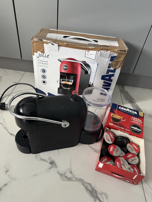 Капсульна кавомашина Lavazza  + капсули